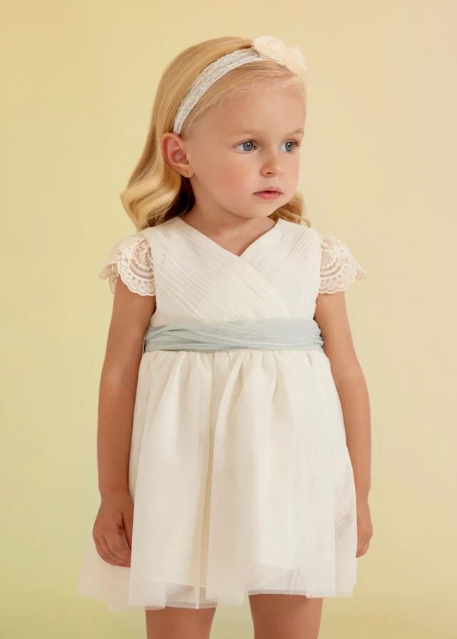 Vestido tule plissado com faixa verde Abel e Lula - Image 3